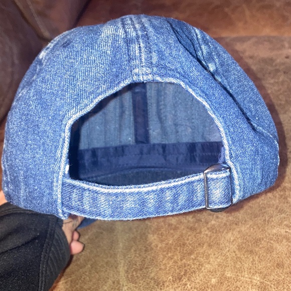 🌸🌸  Denim Cap with White Floral Accent. Adjustable 🌹🌹 - Picture 3 of 5